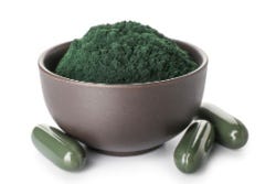 Spirulina-Pulver und -Kapseln Spirulina-Pulver und -Kapseln