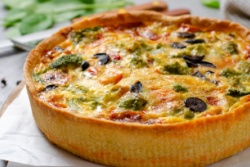 Eine leckere Quiche voller Gem&uuml;se