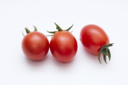 Drei Kirschtomaten Drei Kirschtomaten