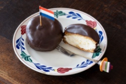 Bossche Bol auf einem Bauernteller