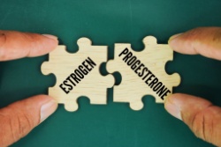 Östrogen und Progesteron in Puzzleteilen Östrogen und Progesteron in Puzzleteilen