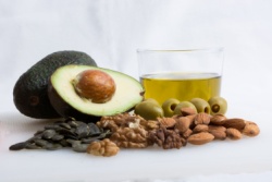 Gesunde Fette: Avocado und Nüsse Gesunde Fette: Avocado und Nüsse