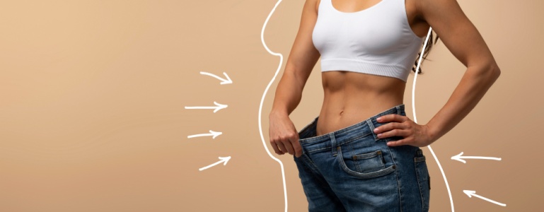 Frau mit zu weiten Hosen